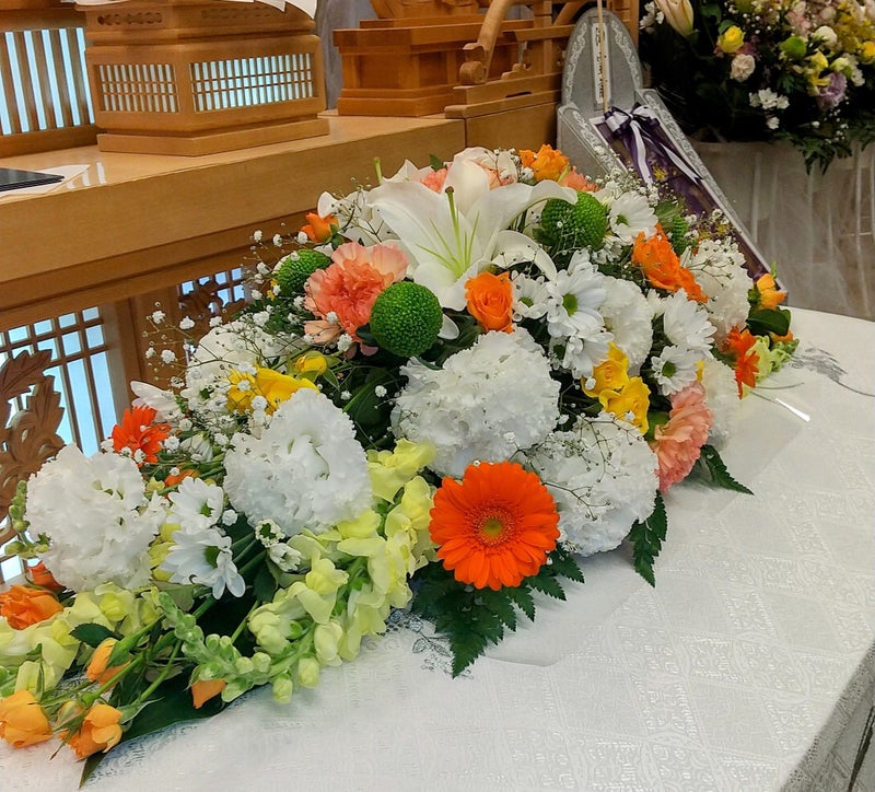 生花祭壇・生花アレンジ【埼玉県川越市葬儀セレモニーサロン】