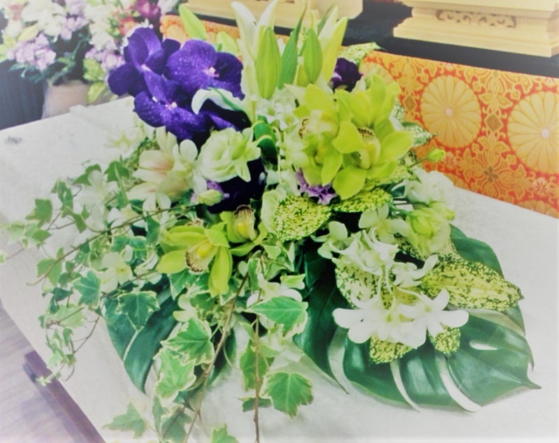 埼玉県川越市葬儀社セレモニーサロン　生花祭壇・生花アレンジ