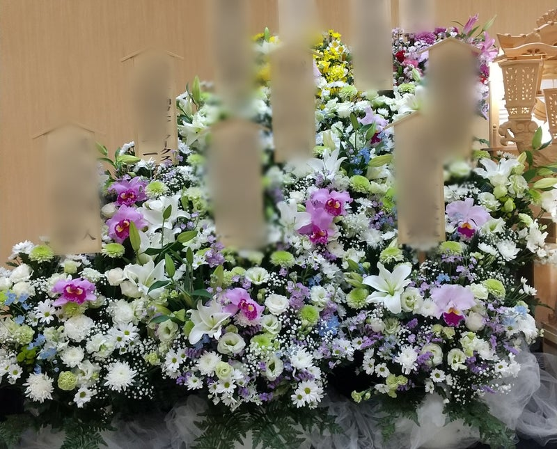 埼玉県川越市葬儀社セレモニーサロン　生花祭壇・生花アレンジ