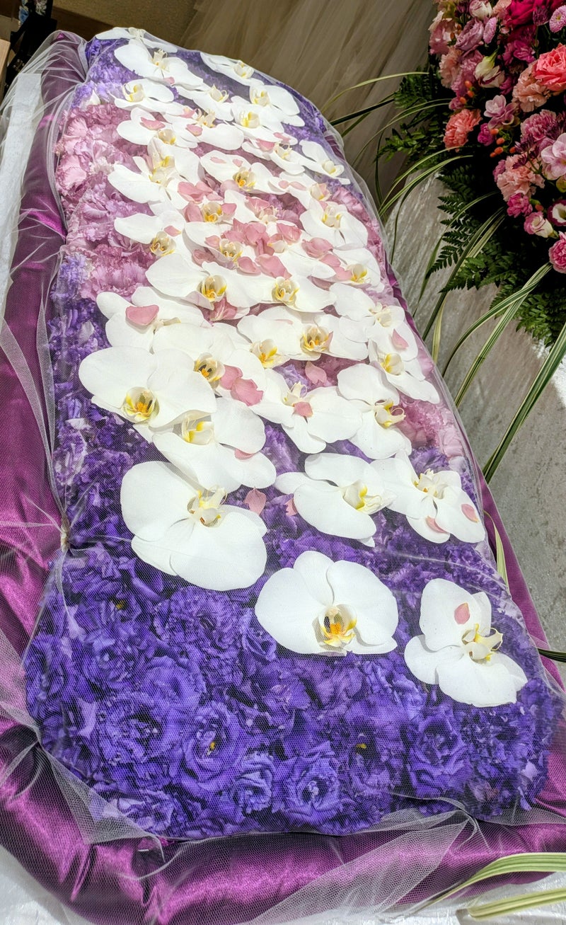 胡蝶蘭仕様の棺の上のカバー（花布団）【埼玉県川越市葬儀セレモニーサロン】