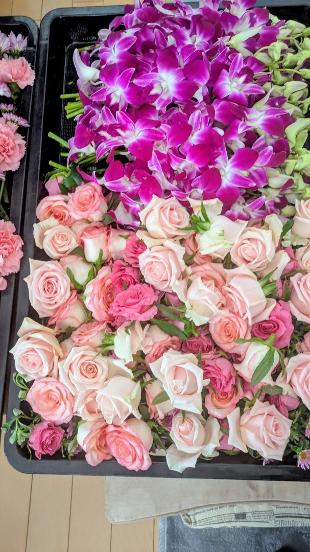 薔薇、カサブランカ、胡蝶蘭　【埼玉県川越市葬儀セレモニーサロン】